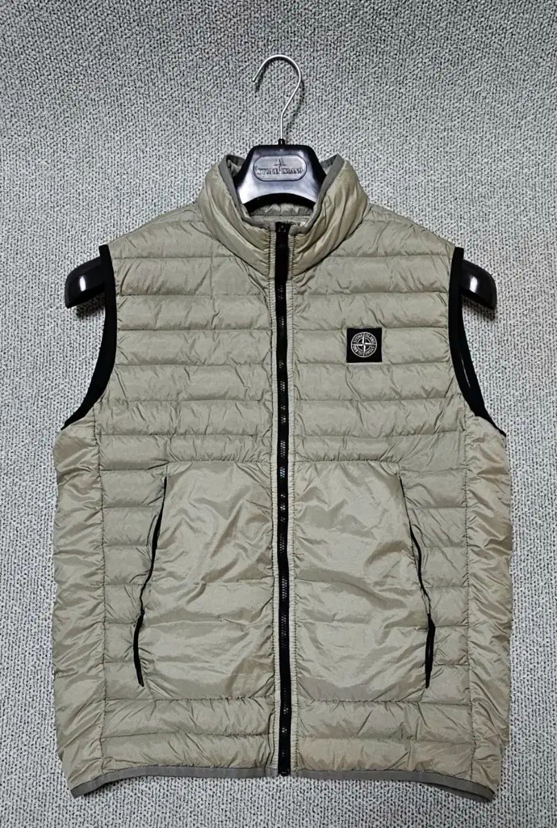 Sサイズ STONE ISLAND ストーンアイランド ダウン ベスト ベージュ