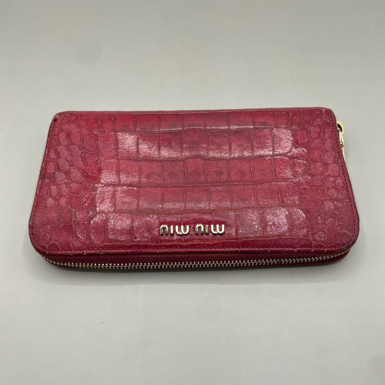 良品 MIU MIU ミュウミュウ 長財布 ラウンドファスナー クロコ型押し 