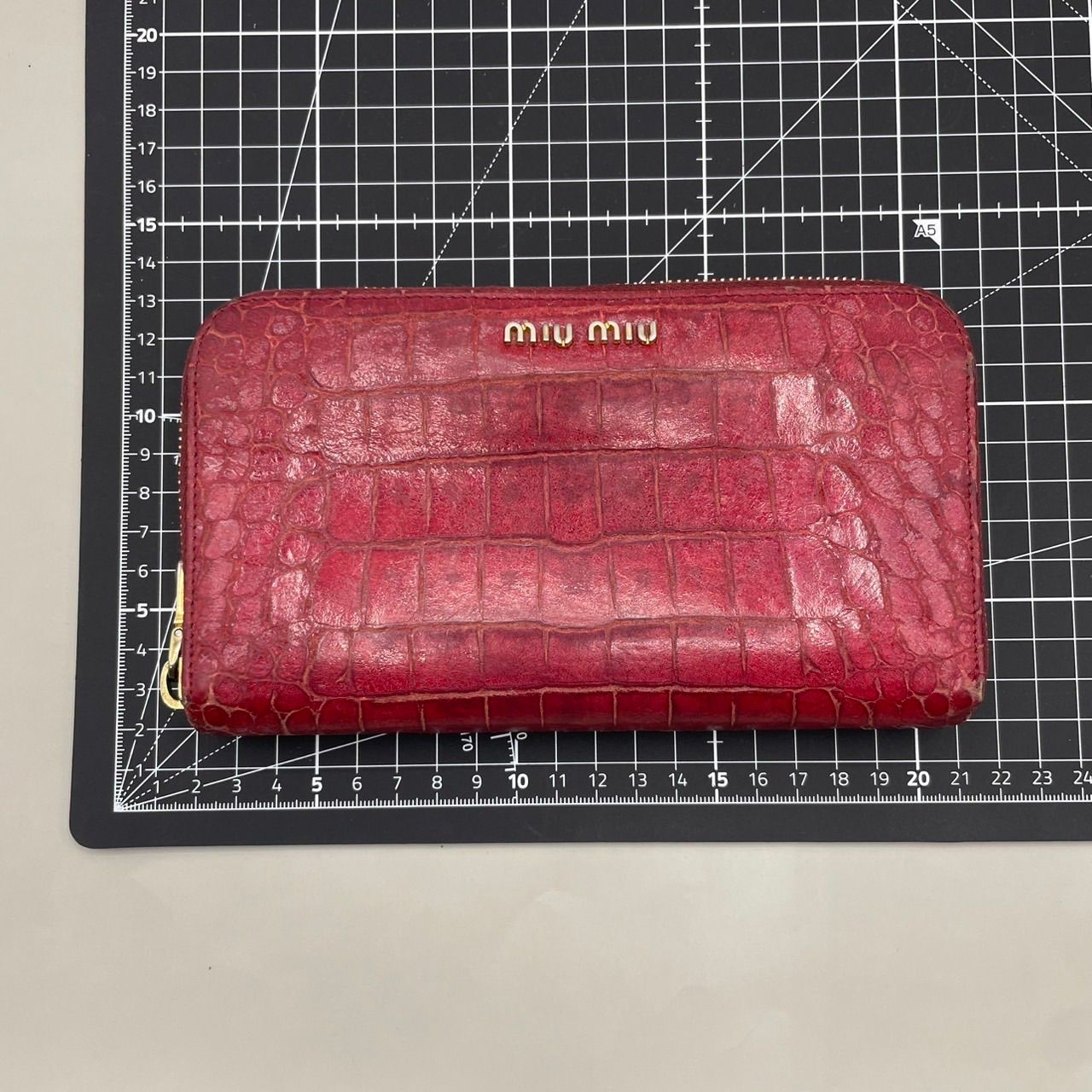 良品 MIU MIU ミュウミュウ 長財布 ラウンドファスナー クロコ型押し