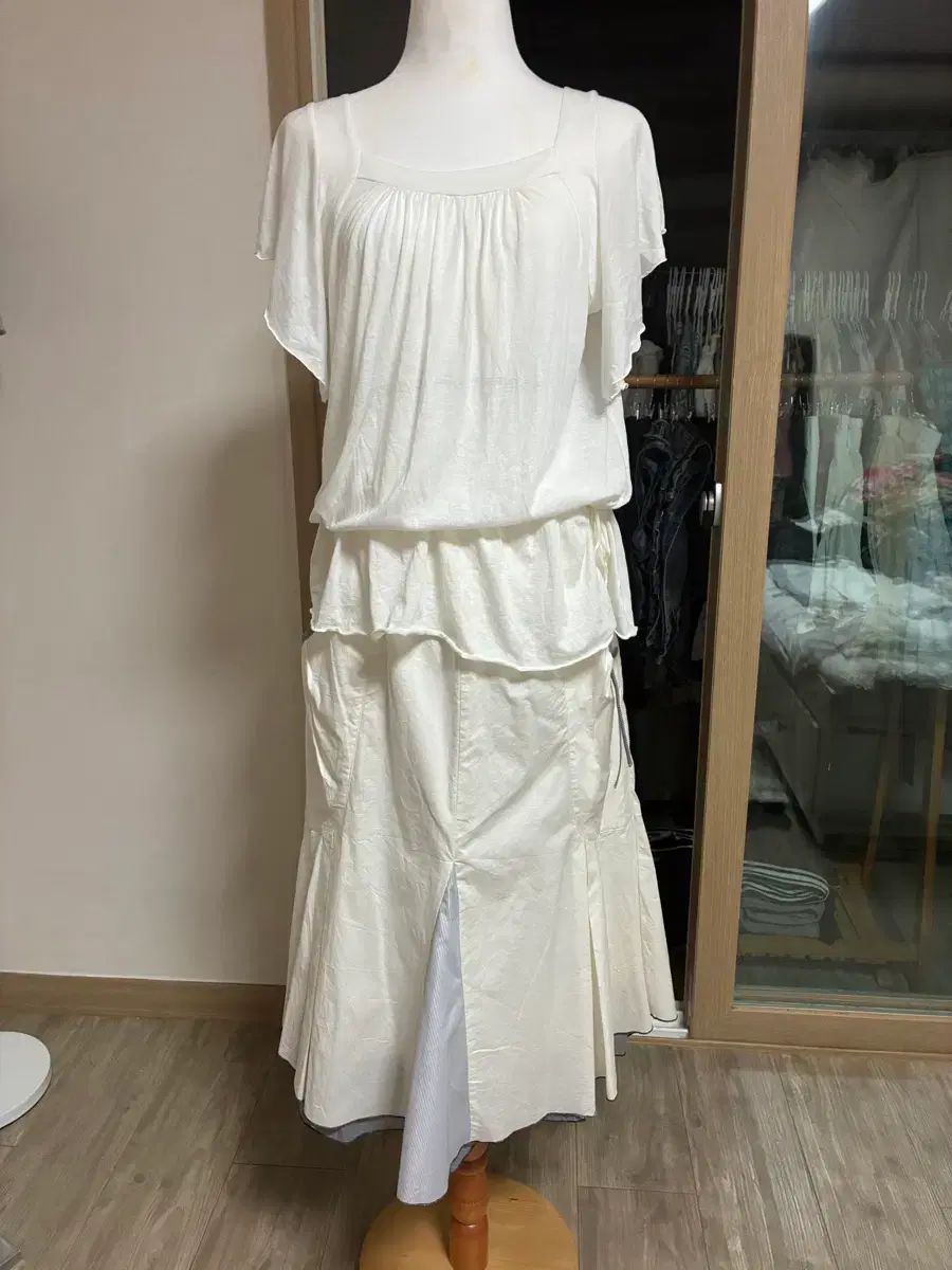 天使フィットシャーリングTシャツ + ロング丈スカート セット