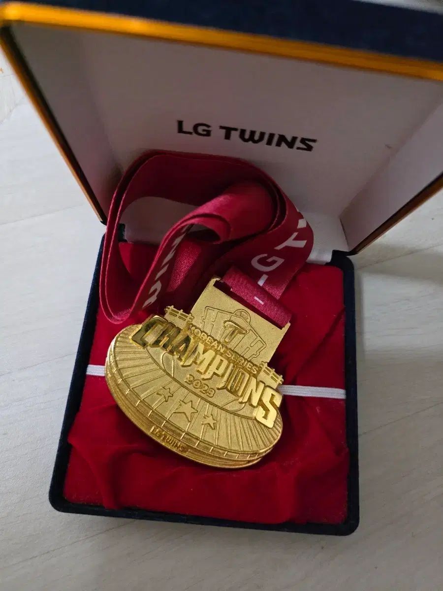 LGツインズ 23年 優勝メダル
