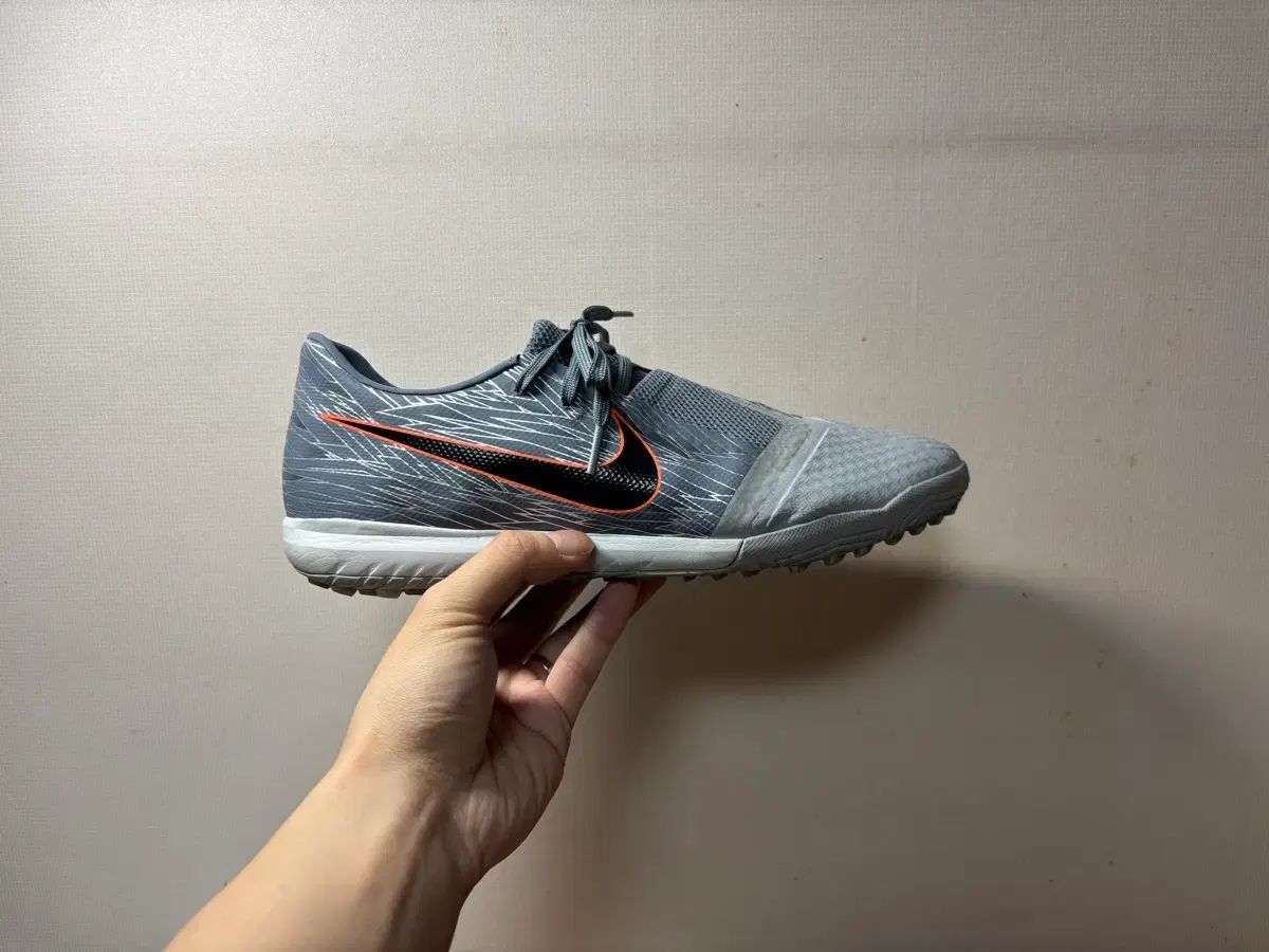 270 NIKE FANTOM ヴェノム アカデミー TF サッカーシューズ