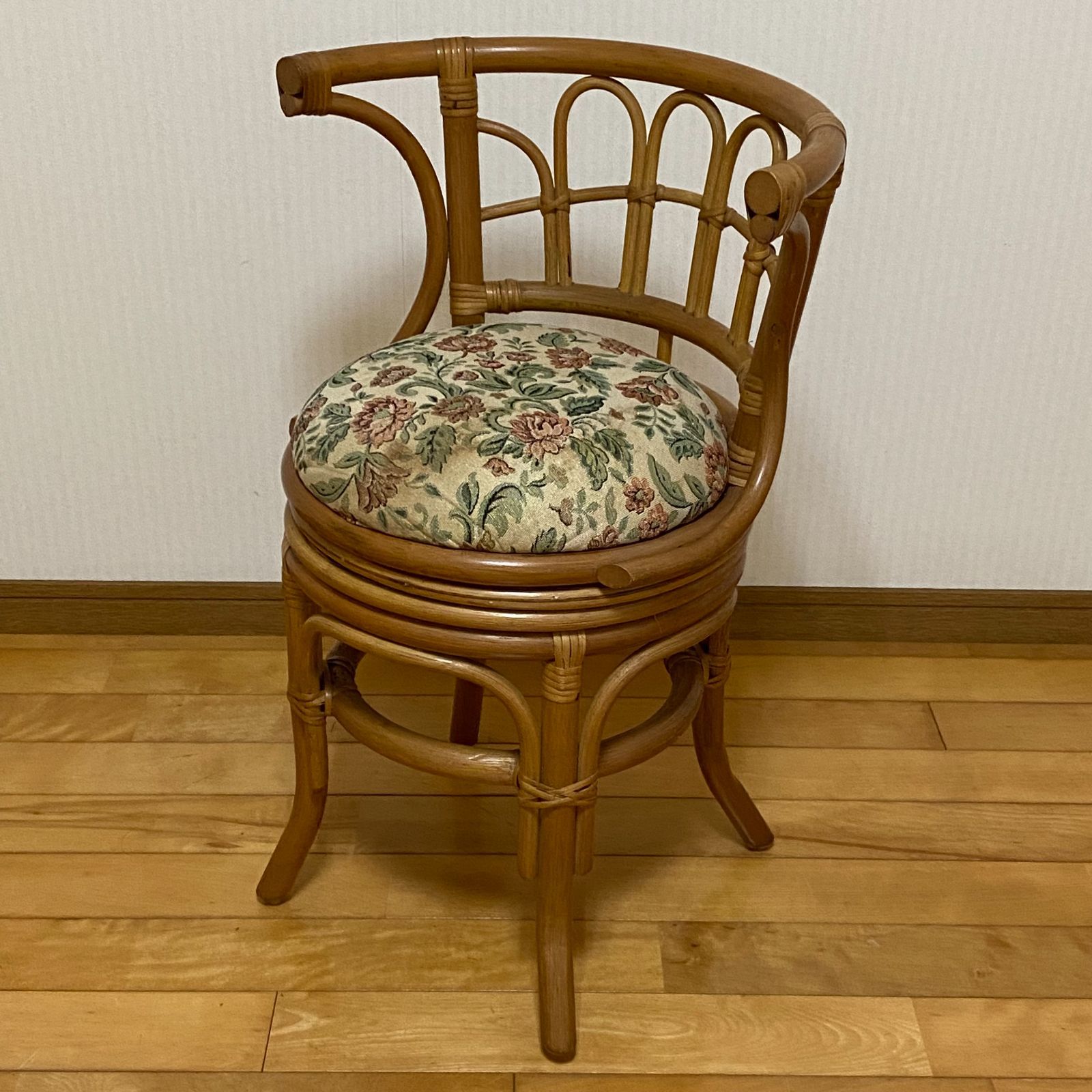 籐 ラタン チェア 回転式 W約48cm D約39cm H約68.5cm 座面高約48cm 送料込み フォロー割 クーポンご利用可能 お値引き交渉可能 一点限り