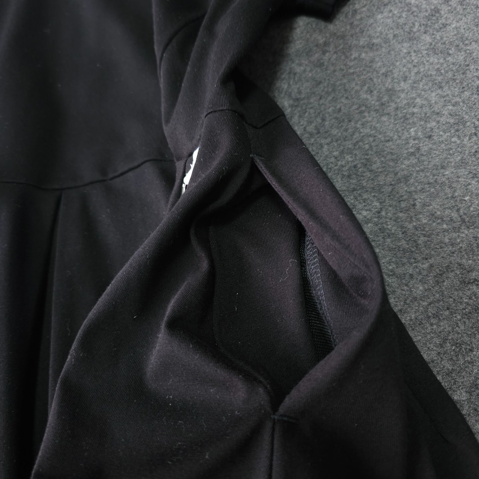 👌値下げ交渉受付中】美品 DESCENTE GOLF 近年モデル 半袖プリーツ