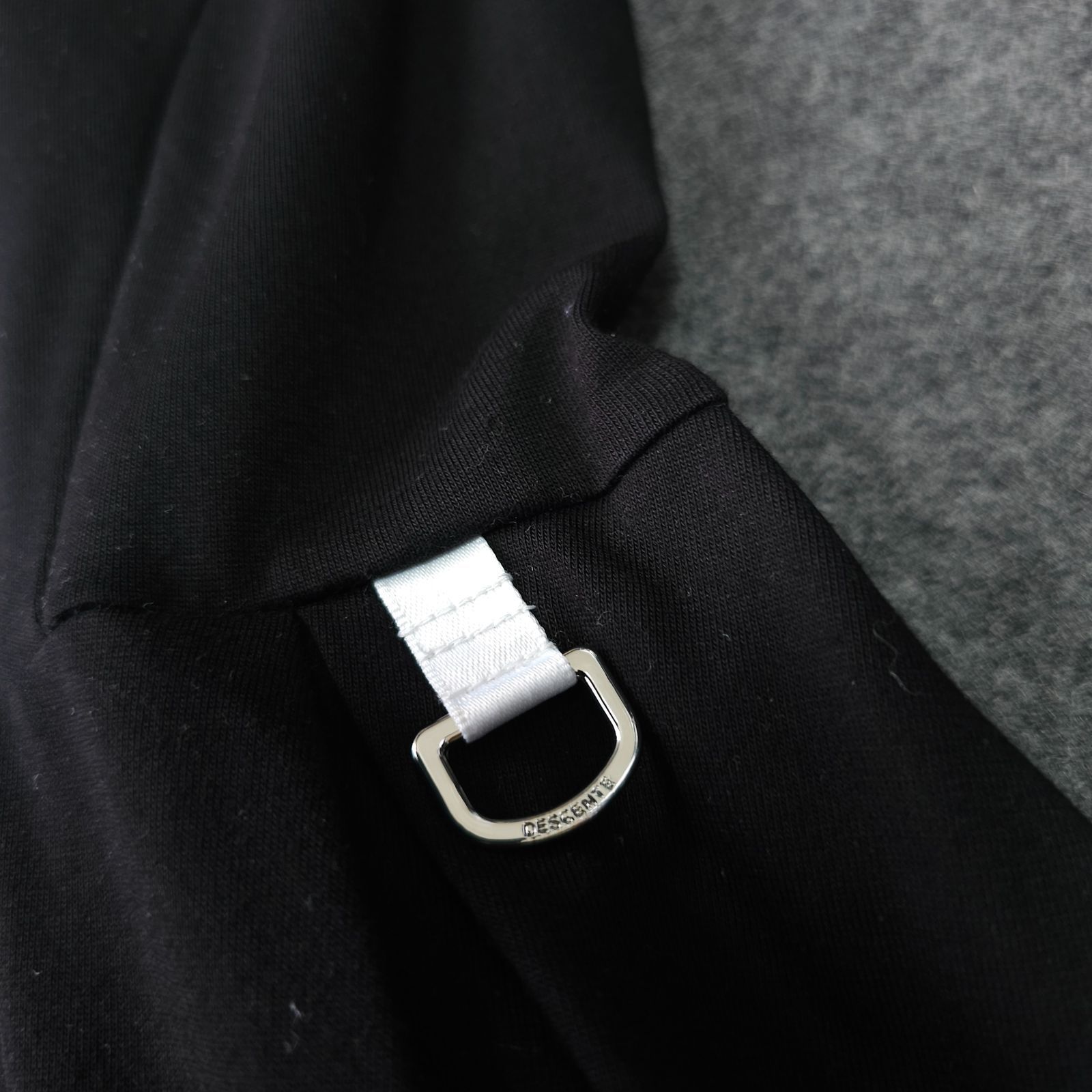 👌値下げ交渉受付中】美品 DESCENTE GOLF 近年モデル 半袖プリーツ