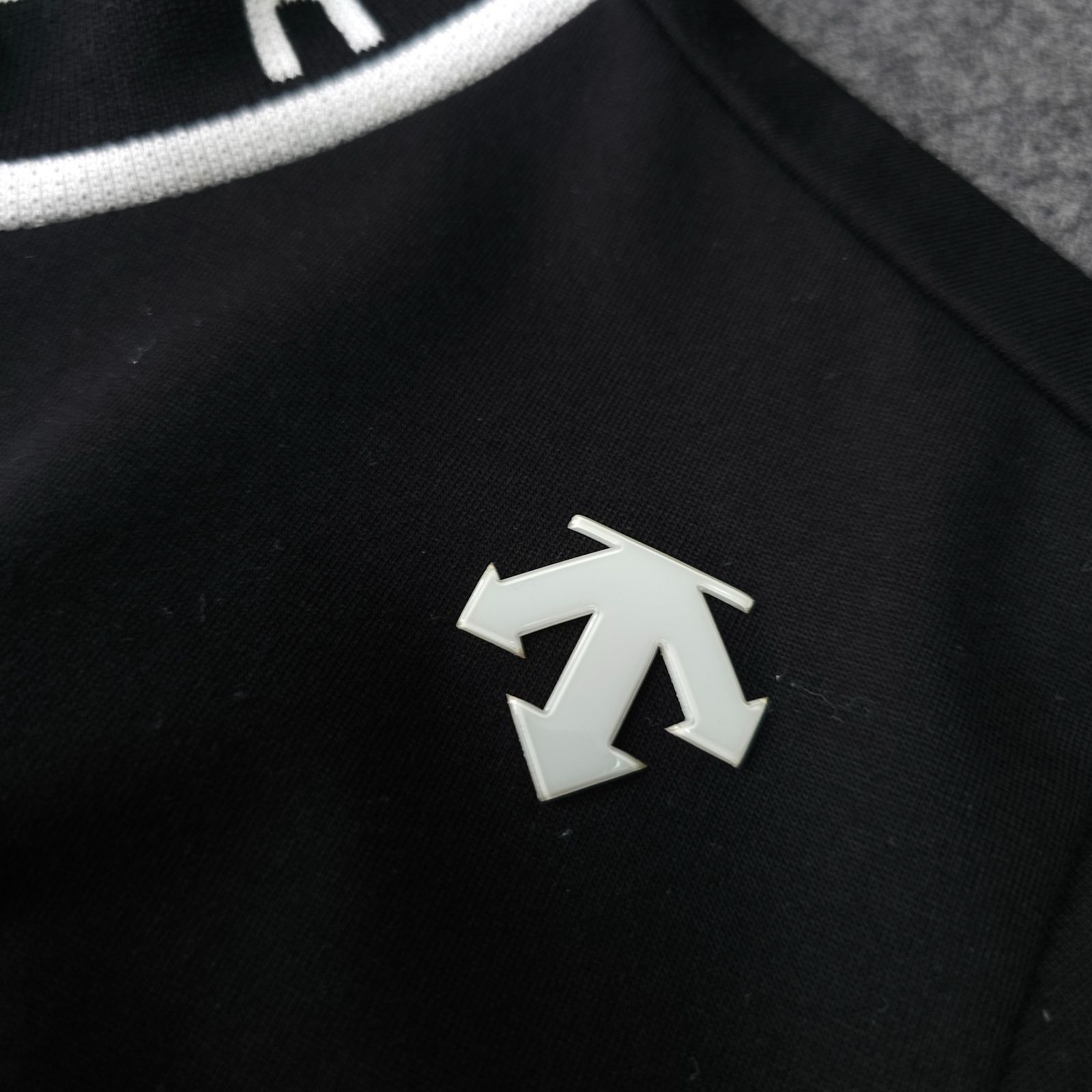 👌値下げ交渉受付中】美品 DESCENTE GOLF 近年モデル 半袖プリーツ
