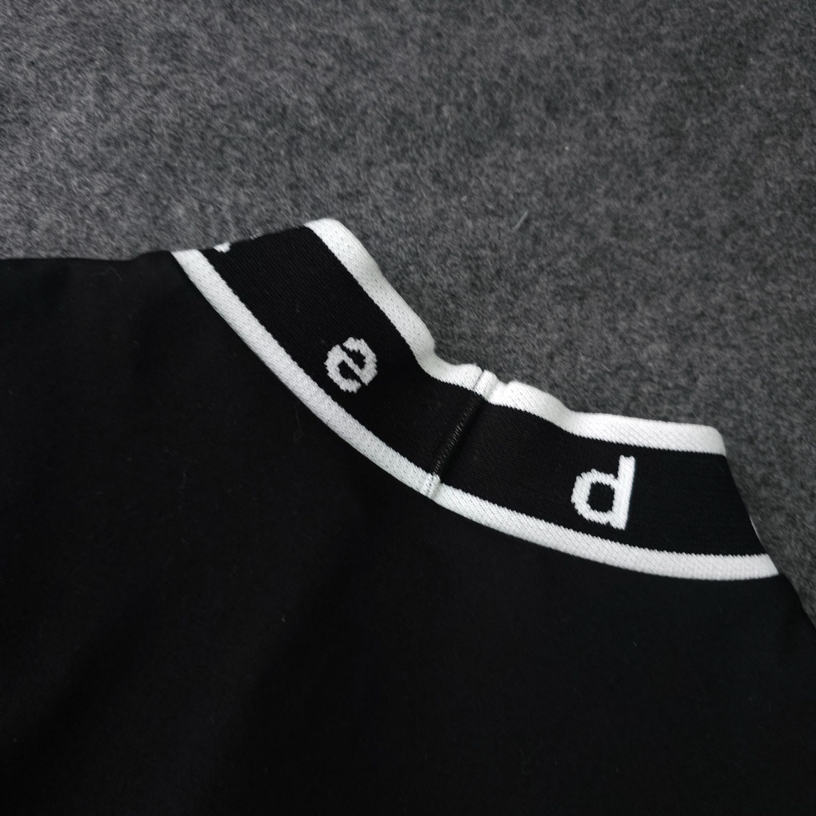 👌値下げ交渉受付中】美品 DESCENTE GOLF 近年モデル 半袖プリーツ