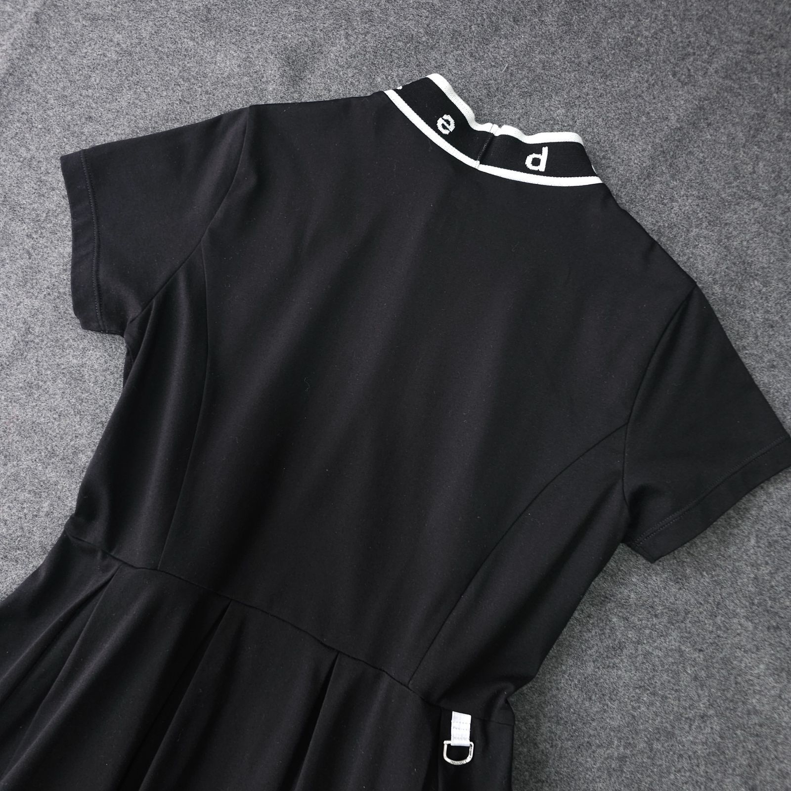 👌値下げ交渉受付中】美品 DESCENTE GOLF 近年モデル 半袖プリーツ