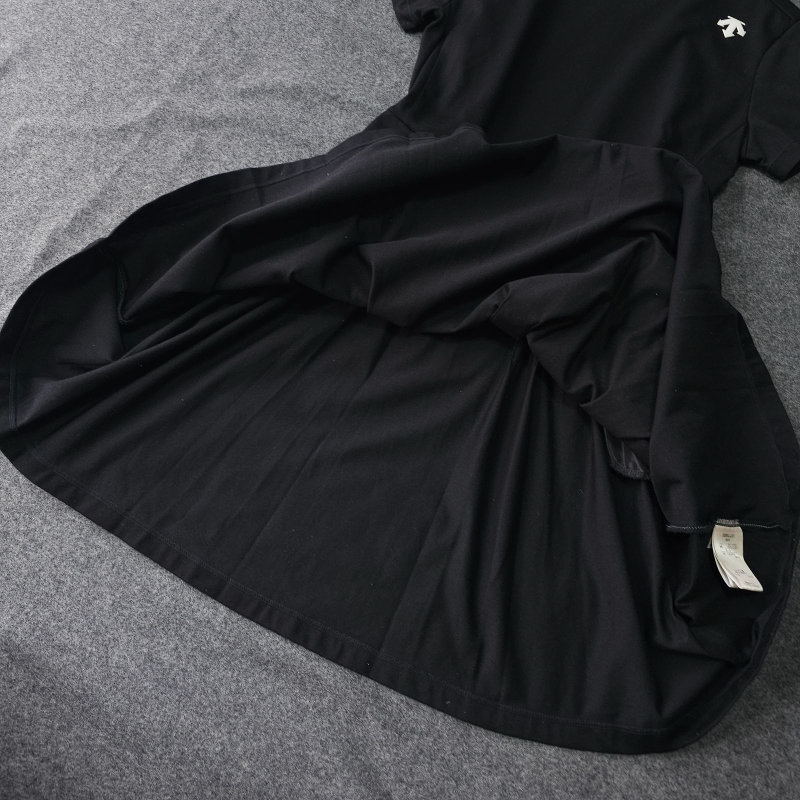 👌値下げ交渉受付中】美品 DESCENTE GOLF 近年モデル 半袖プリーツ