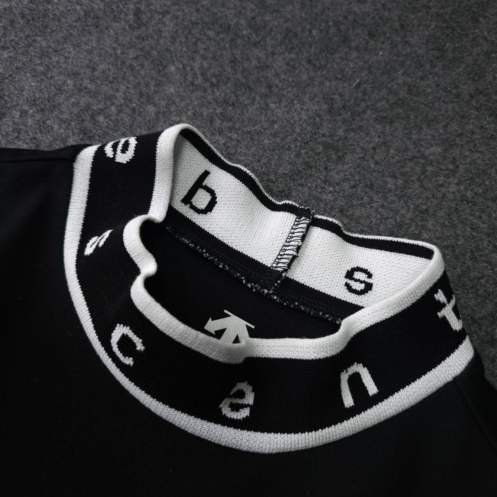 👌値下げ交渉受付中】美品 DESCENTE GOLF 近年モデル 半袖プリーツ
