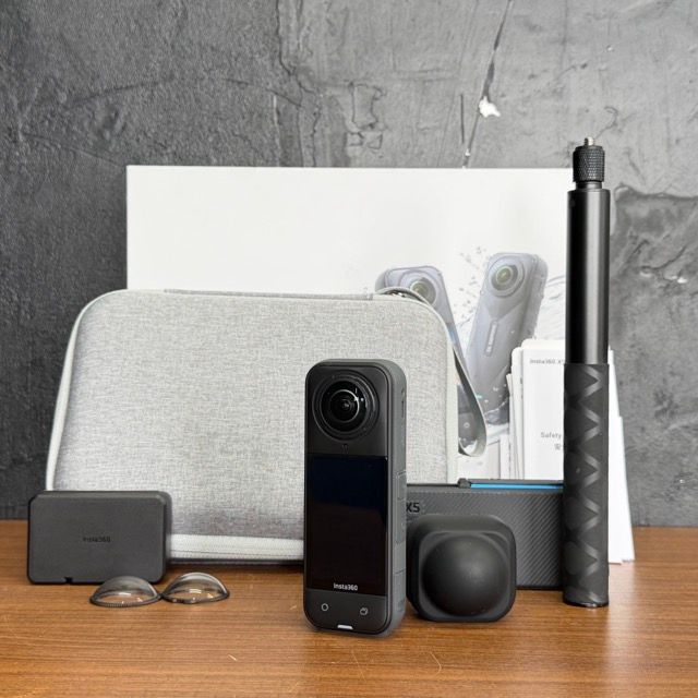 極美品 アクションカメラ 【中古】動作保証 Insta360 X5CINSAAHA 8K 360 Action Cam エッセンシャルバンドル スペシャルセット / 517084 49,440円