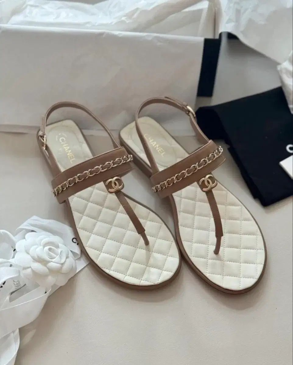 シャネル サンダル 38.5 新品