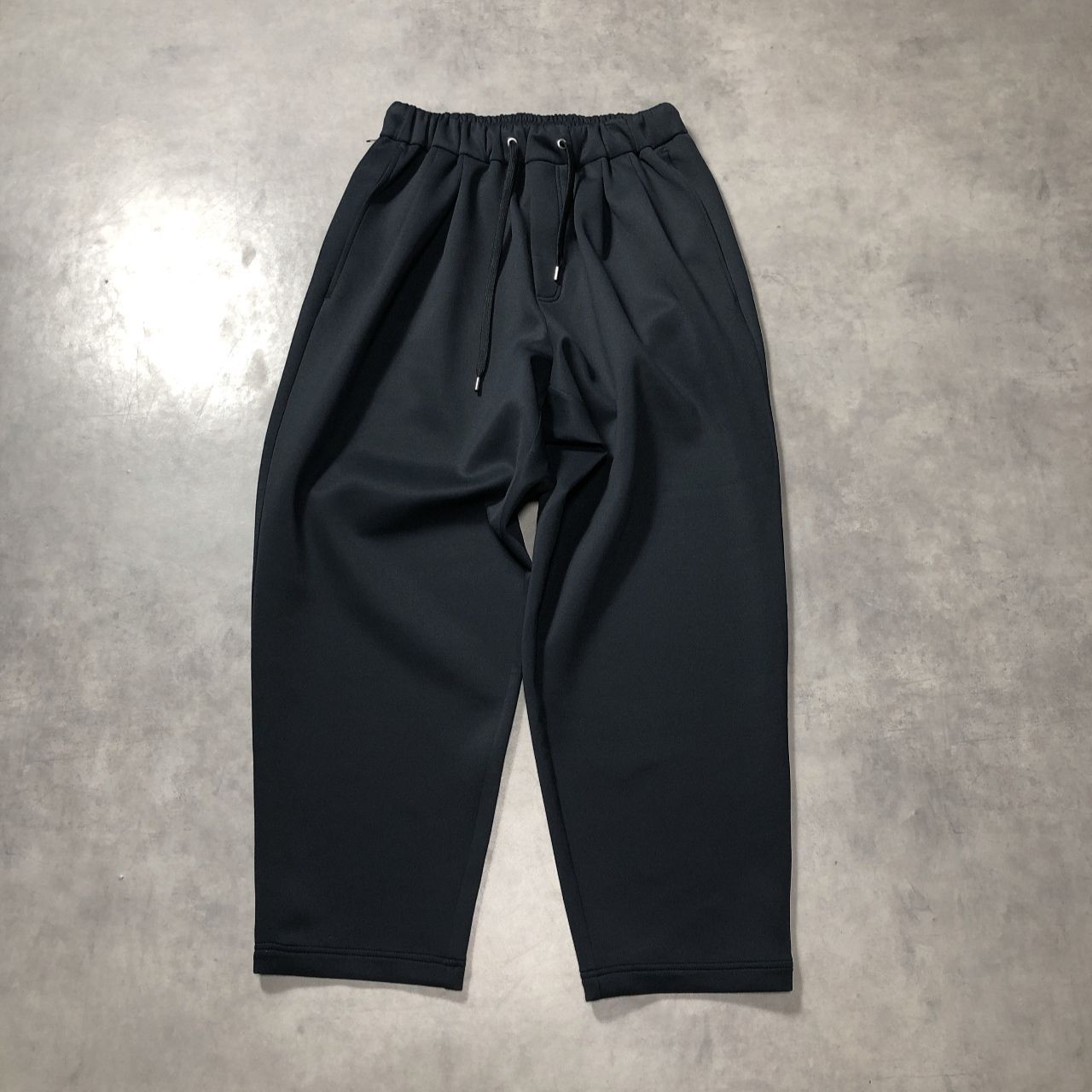 GQ5600◇CARORIE : LIGHT PONTEPANTS CR2407K2‐BK◇L◇ブラック カロリイ ライトポンチ 2タック イージーパンツ テーパード ジャージ素材 ワイドパンツ