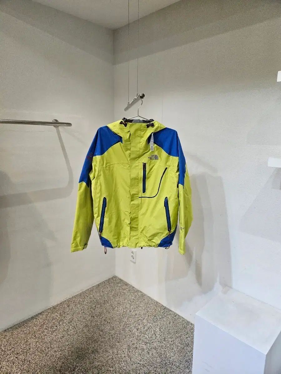 THE NORTH FACE ザノースフェイス ウィンドブレーカー 7,817円