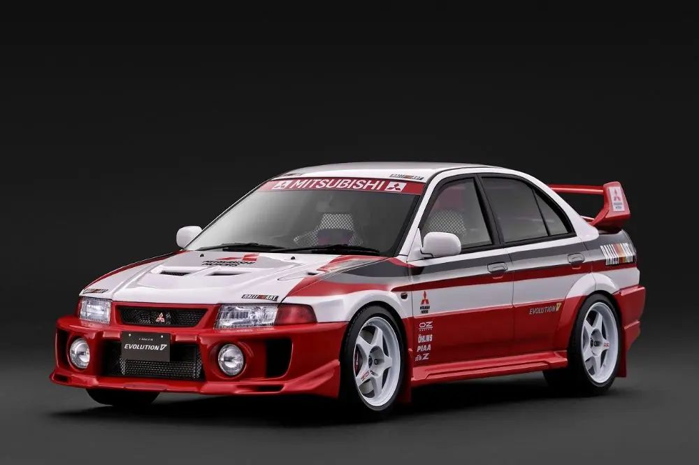 Mitsubishi LANCER EVOLUTION V (CP9A) White/Red (1/18 Scale)