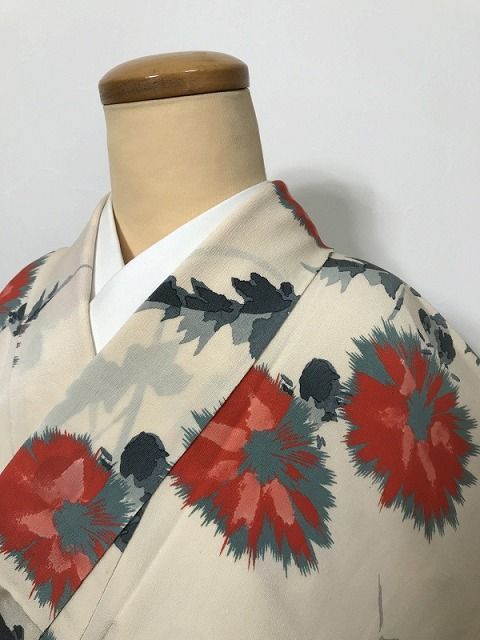 【中古】Sサイズ 小紋 正絹 淡香色地にあざみ模様