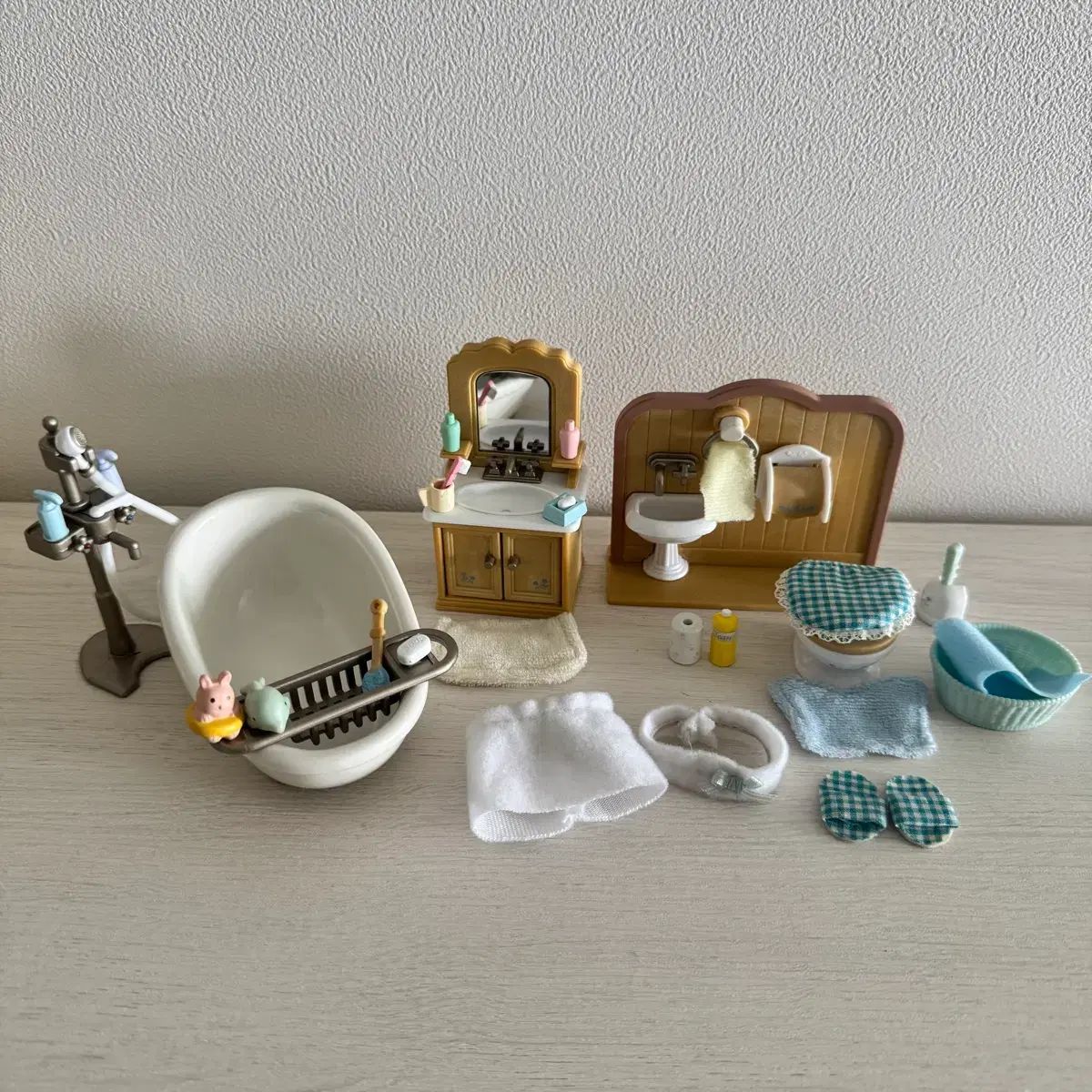 オールド)廃盤)シルバニアファミリー バスルームセット トイレ(洗面台、便器、バスタブなど)