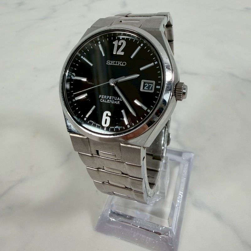 【新品電池交換済み】稼働品 SEIKO 8F32-00M0 パーペチュアルカレンダー PERPETUAL CALENDAR デイト ブラック文字盤 シルバー メンズ クォーツ 腕時計