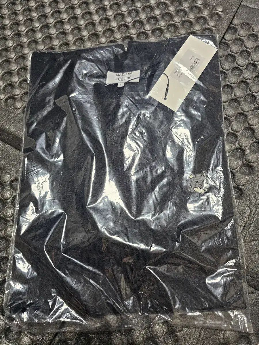 メゾンキツネ ブラック 半袖 Tシャツ L 新品