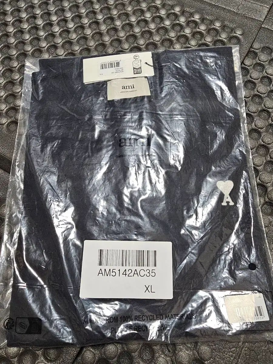 アミ スモール ハート ロゴ ブラック XL 新品