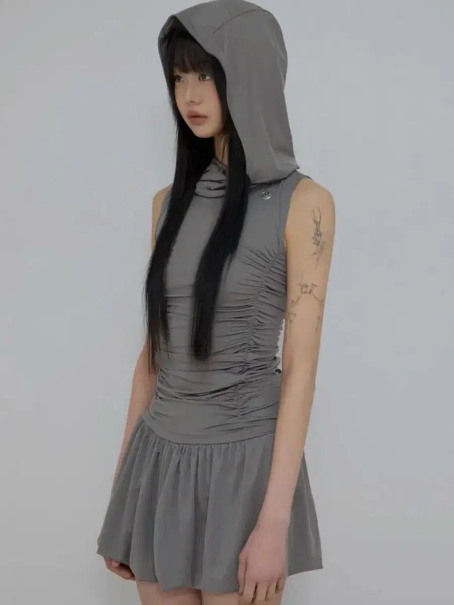 フレアアップ Hooded High Neck Dress グレー