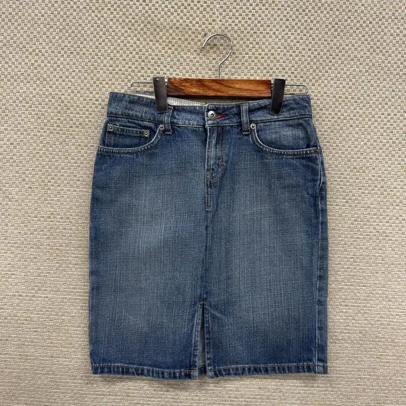 トミーヒルフィガー デニムスカート 67 D03741