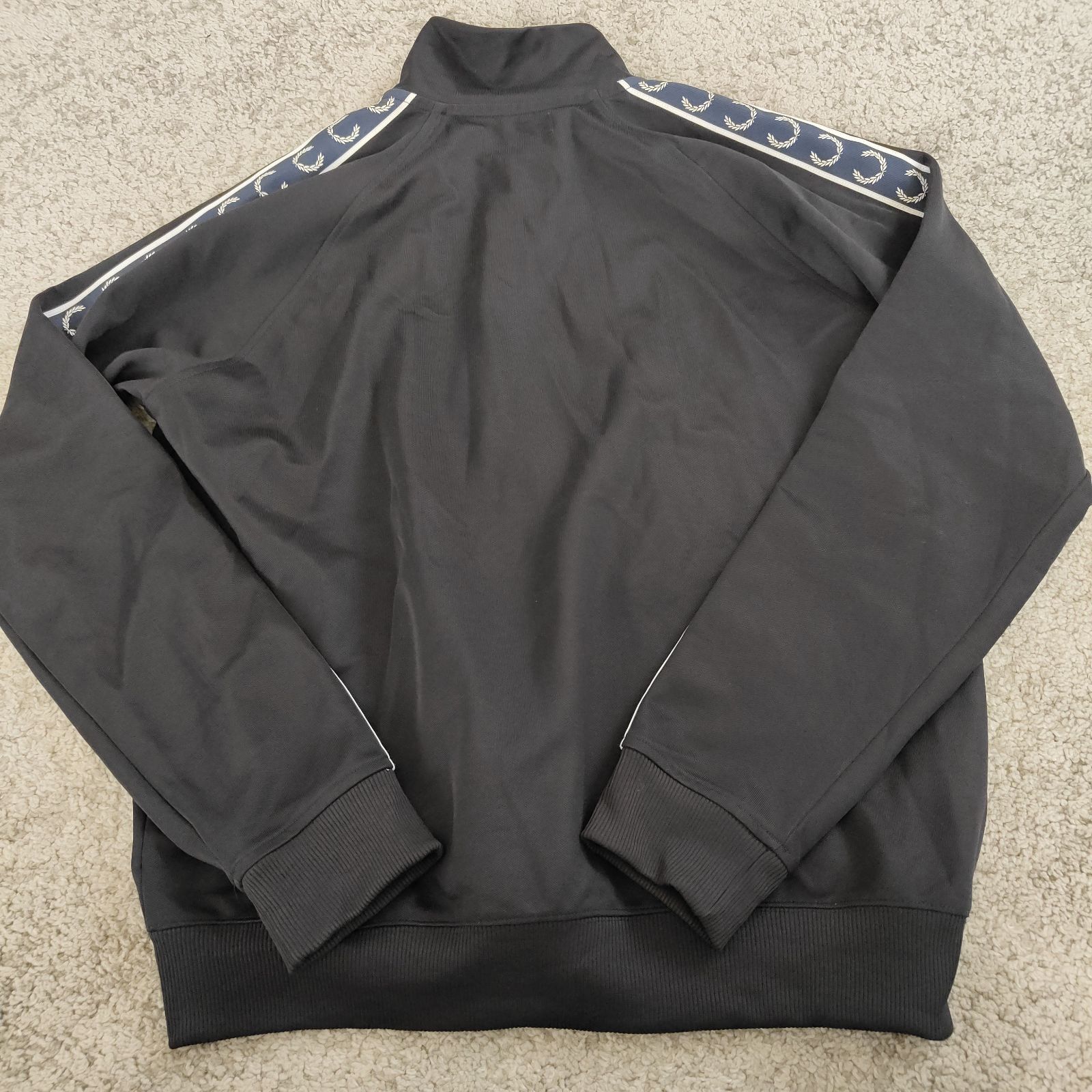 FRED PERRY フレッドペリー J5557 【サイズ】 L ポルトガル製 サイド