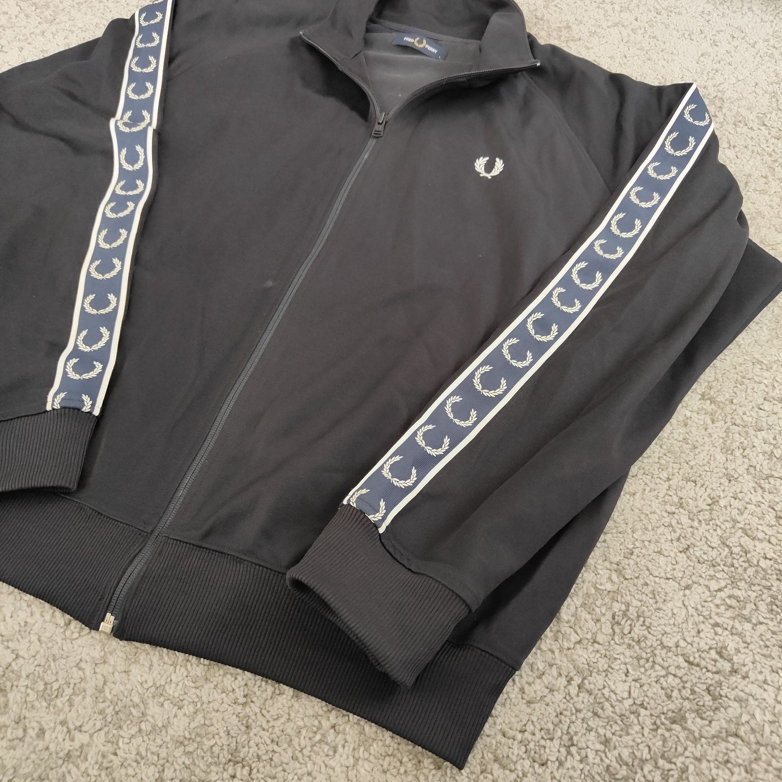 FRED PERRY フレッドペリー J5557 【サイズ】 L ポルトガル製 サイド
