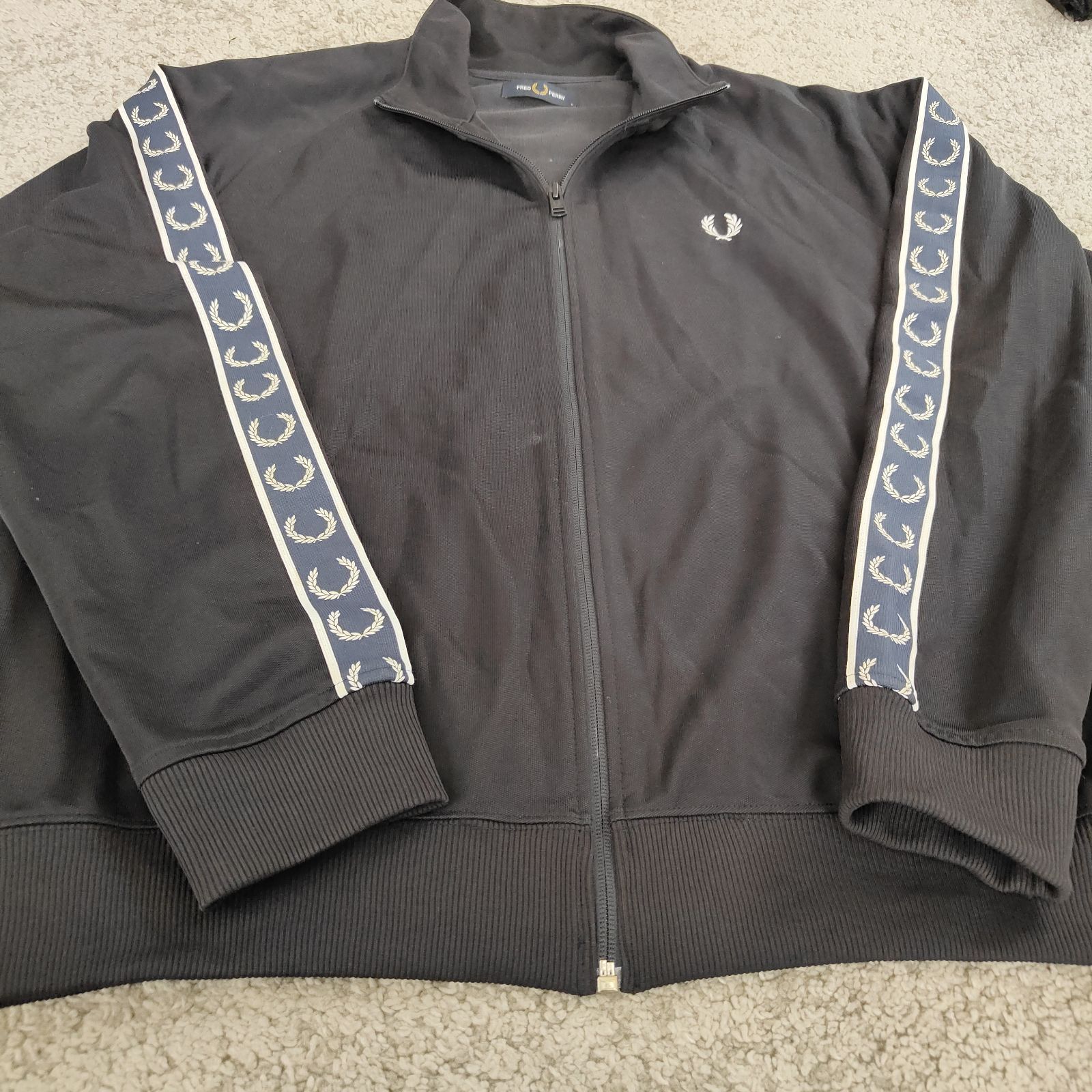 FRED PERRY フレッドペリー J5557 【サイズ】 L ポルトガル製 サイド
