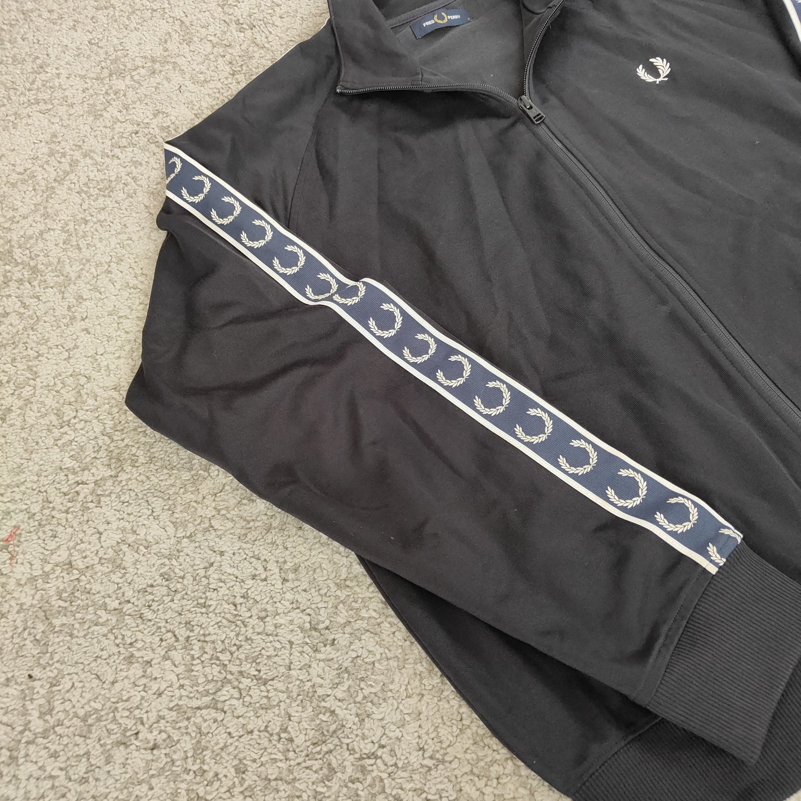 FRED PERRY フレッドペリー J5557 【サイズ】 L ポルトガル製 サイド
