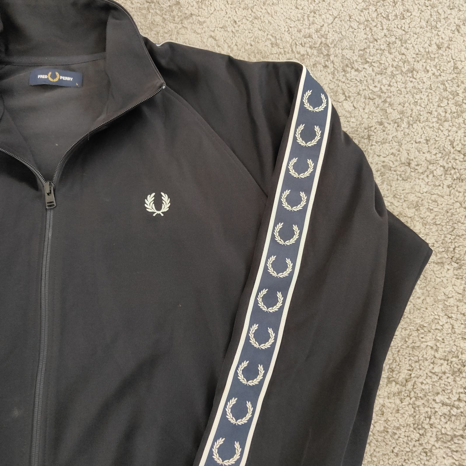 FRED PERRY フレッドペリー J5557 【サイズ】 L ポルトガル製 サイド 