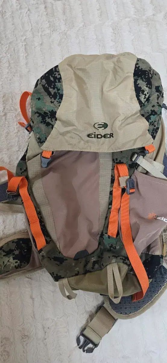 アイダー登山リュックデジタルカモパータン