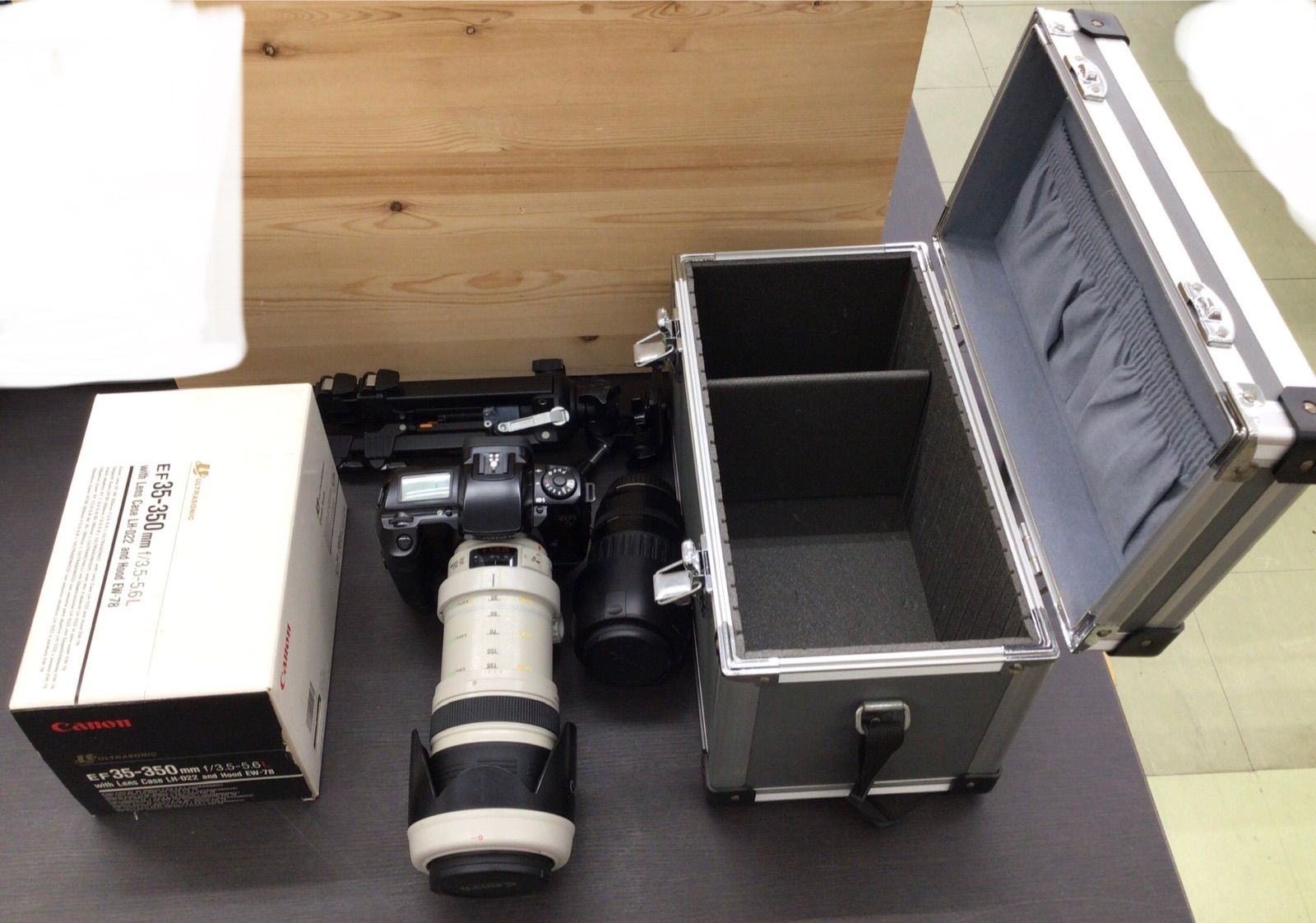 【中古・現状品】Canon（キャノン）　カメラ本体　レンズ２個　三脚　レンズケース　アルミハードケース　６点まとめ売り　動作未確認　K-694