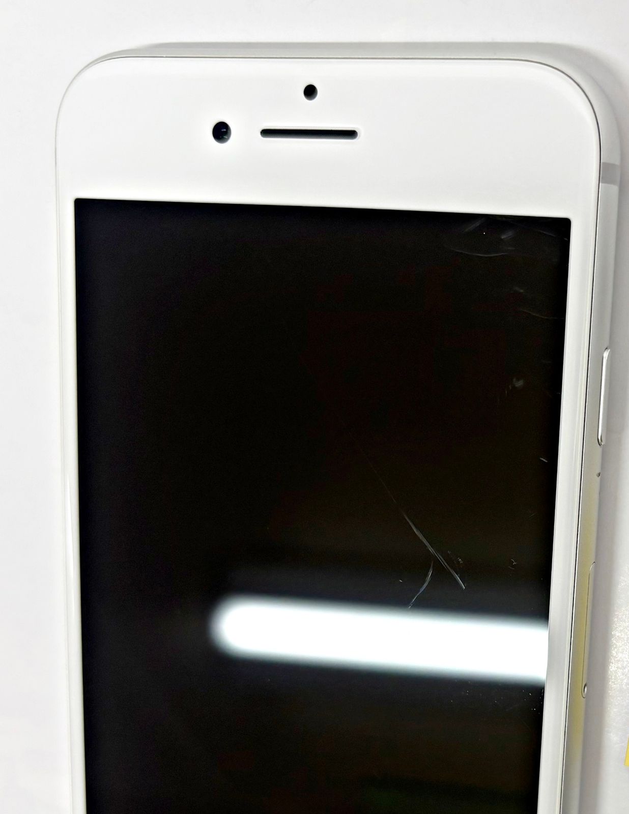 iPhone8 64GB ホワイト 中古 バッテリー92% SIMフリー - メルカリ