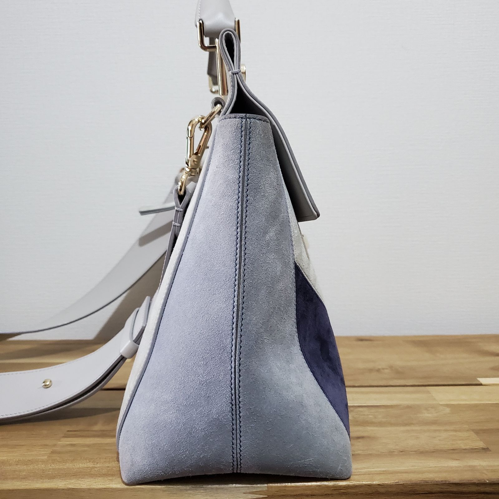 ロジェ ヴィヴィエ ヴィヴカバ スエード×パテント 2WAYショルダーバッグ 黒 Roger Vivier ロジェ ヴィヴィエ スエード 2way バッグ - メルカリ