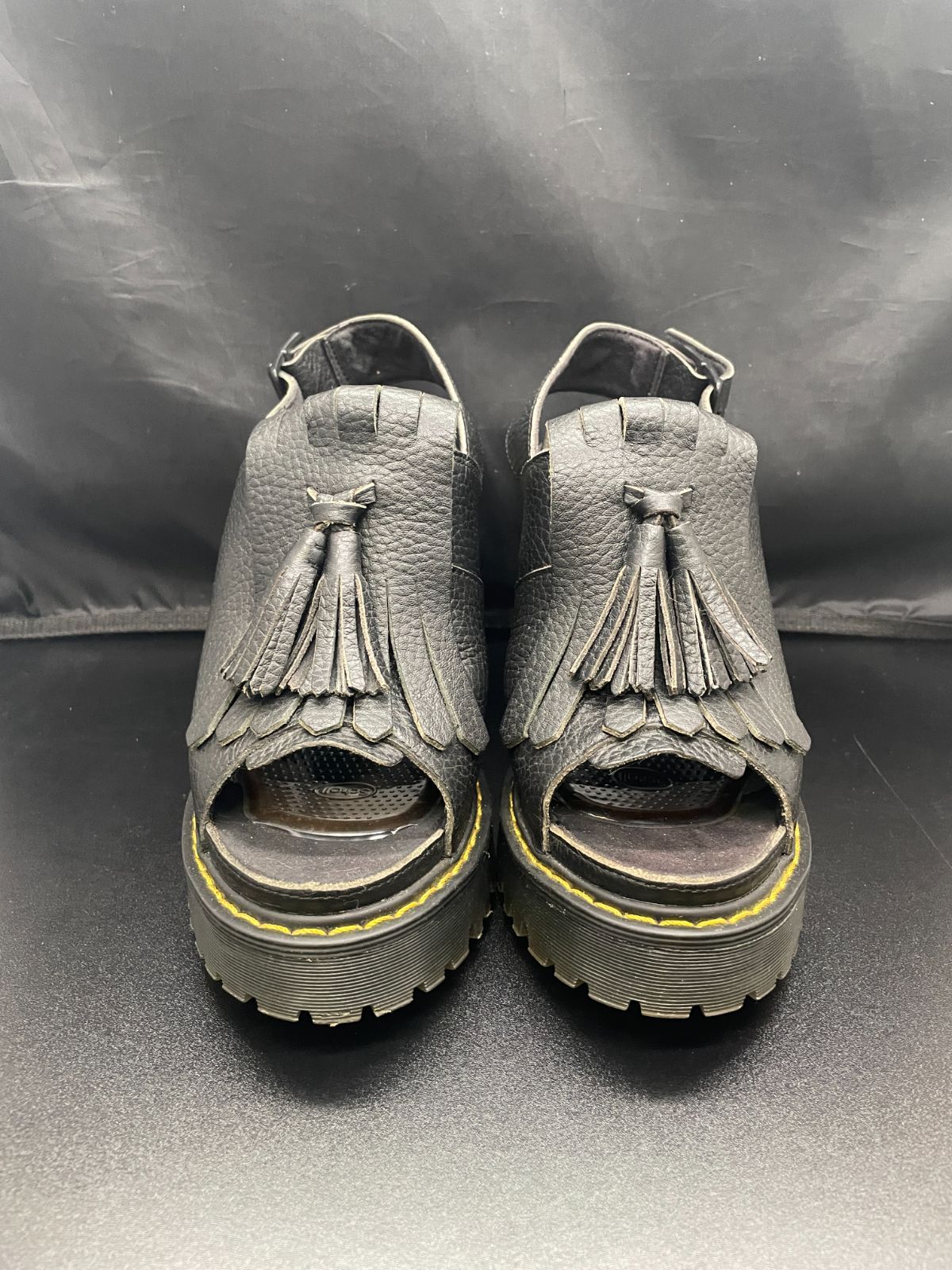 Dr.Martens フリンジプラットフォームサンダル　黒 B26051924