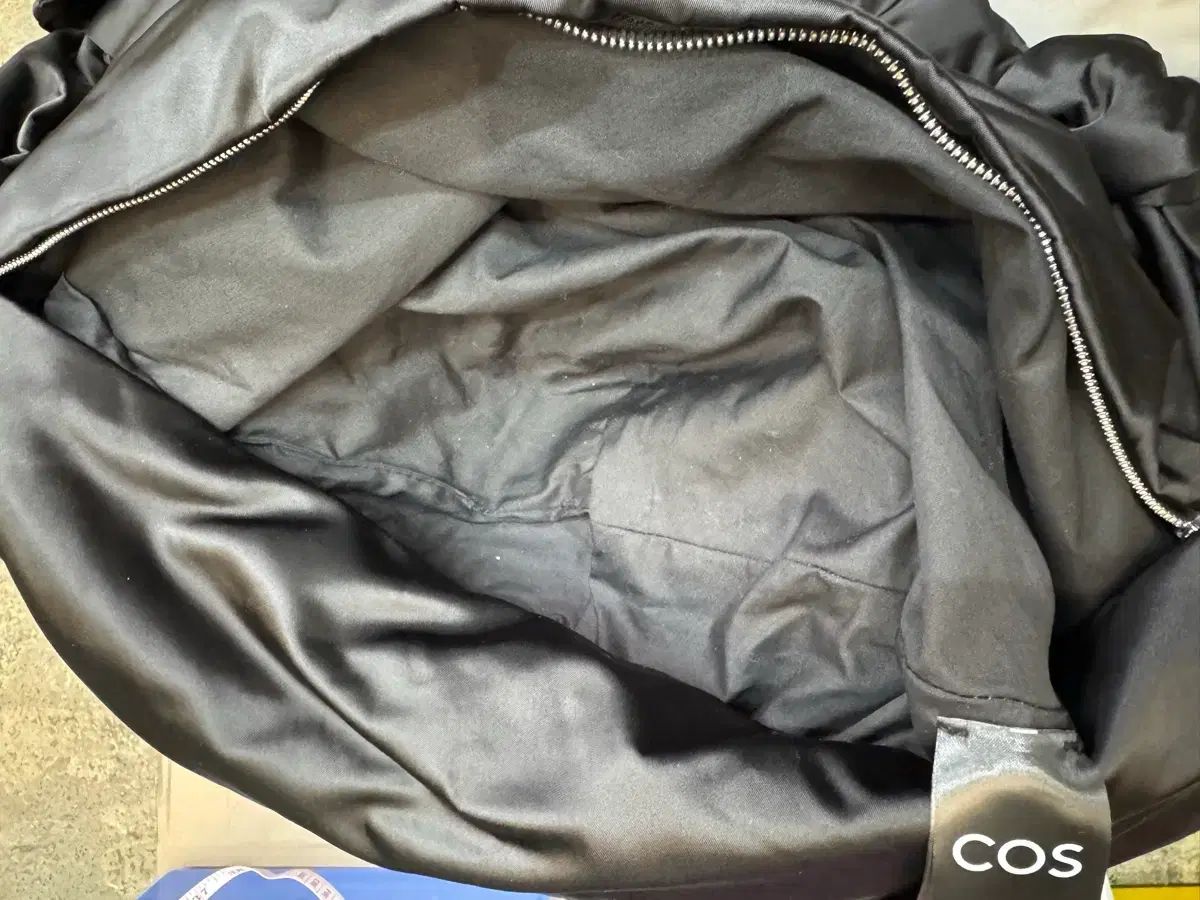 COS リボン結び ショルダーバッグ ブラック オーバーサイズ クロスバッグ ボブサンバッグ 旅行用 おむつバッグ COS リボン結び ショルダーバッグ ブラック オーバーサイズ クロスバッグ ボブサンバッグ 旅行用 おむつバッグ