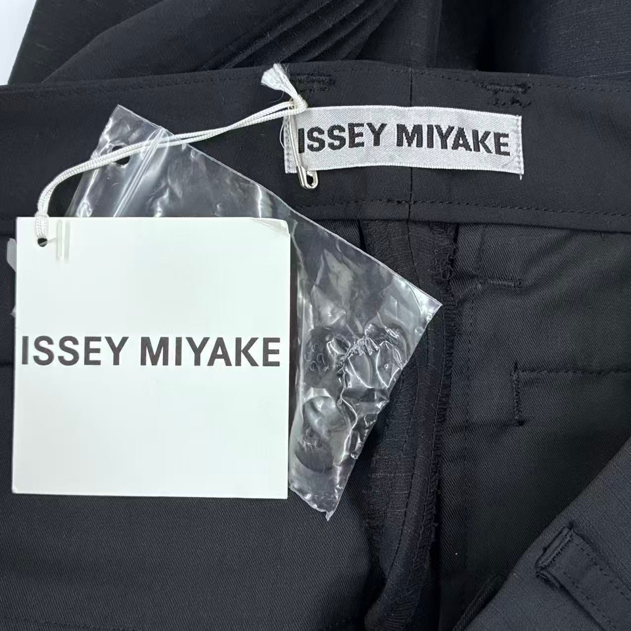 未使用品 ISSEY MIYAKE イッセイミヤケ パンツ 毛混 ブラック サイズ3