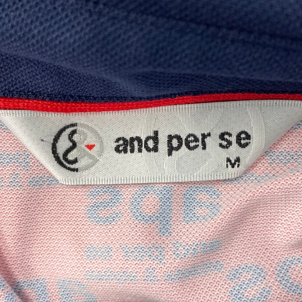 サイズ：M AND PER SE アンパスィ 半袖ポロシャツ 総柄 レッド系 [240101690147] ゴルフウェア メンズ ストスト