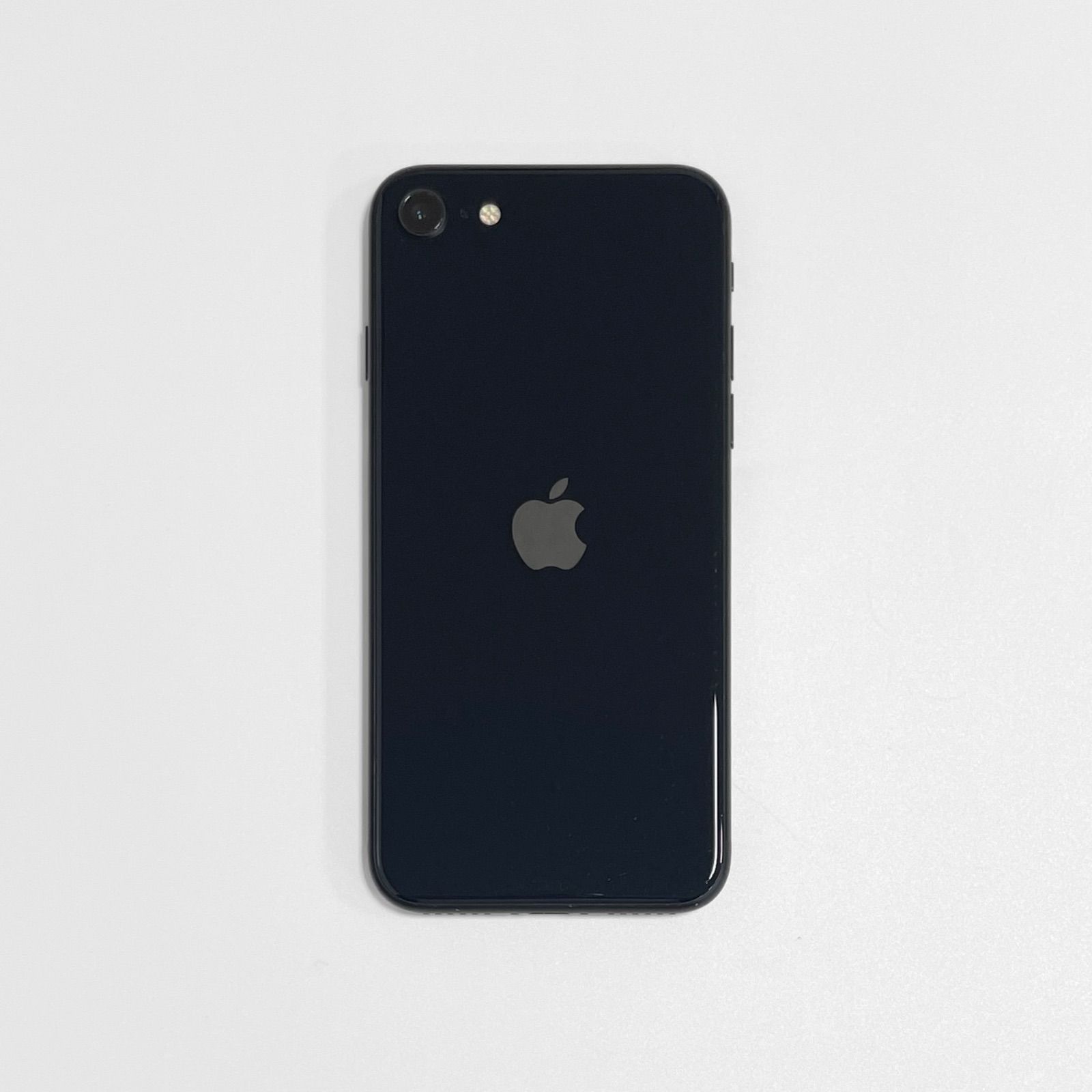 【中古】iPhoneSE3 64GB バッテリー82~92％ ミッドナイト docomo 本体 iPhoneSE 第3世代 [Cランク]
