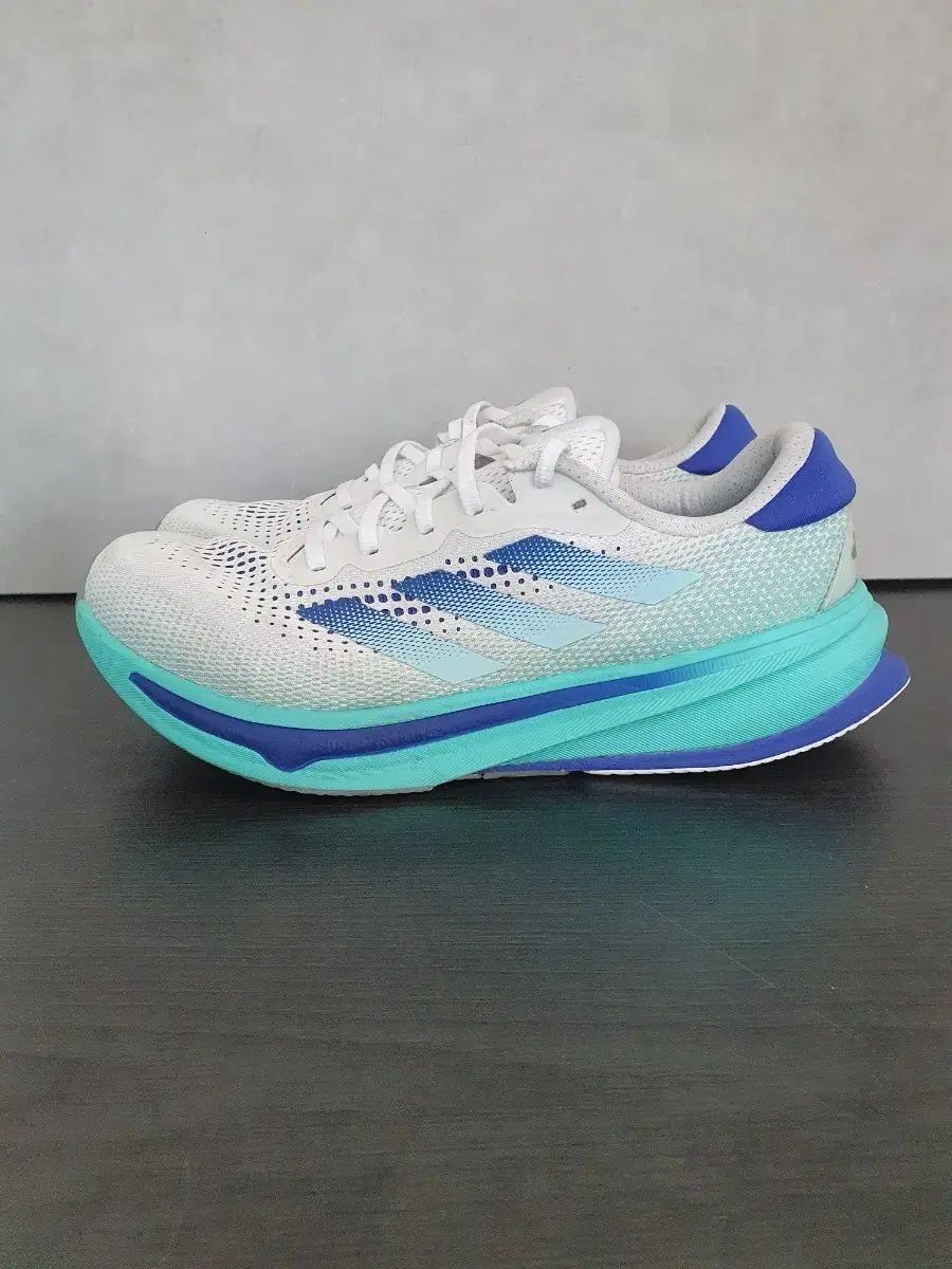 アディダス SUPERNOVA RIIZE（ライズ） クラウド 白 LUCID BLUE (280)