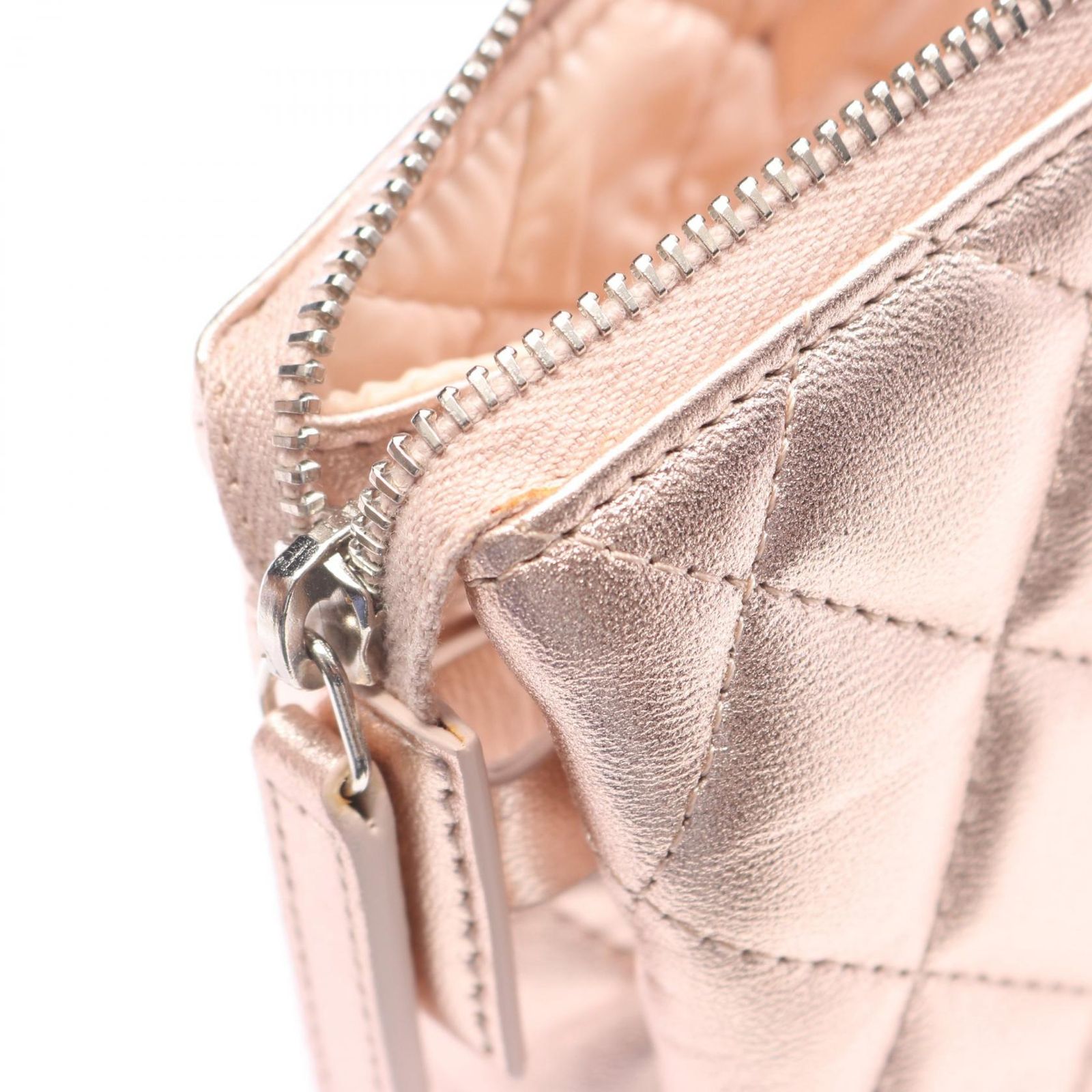 シャネル CHANEL ポーチ マトラッセ メタリック A69259 ローズゴールド ラムスキン(羊革) マトラッセ ポーチ レディース Used A シャネル CHANEL ポーチ マトラッセ メタリック A69259 ローズゴールド ラムスキン(羊革) マトラッセ ポーチ レディース Used A