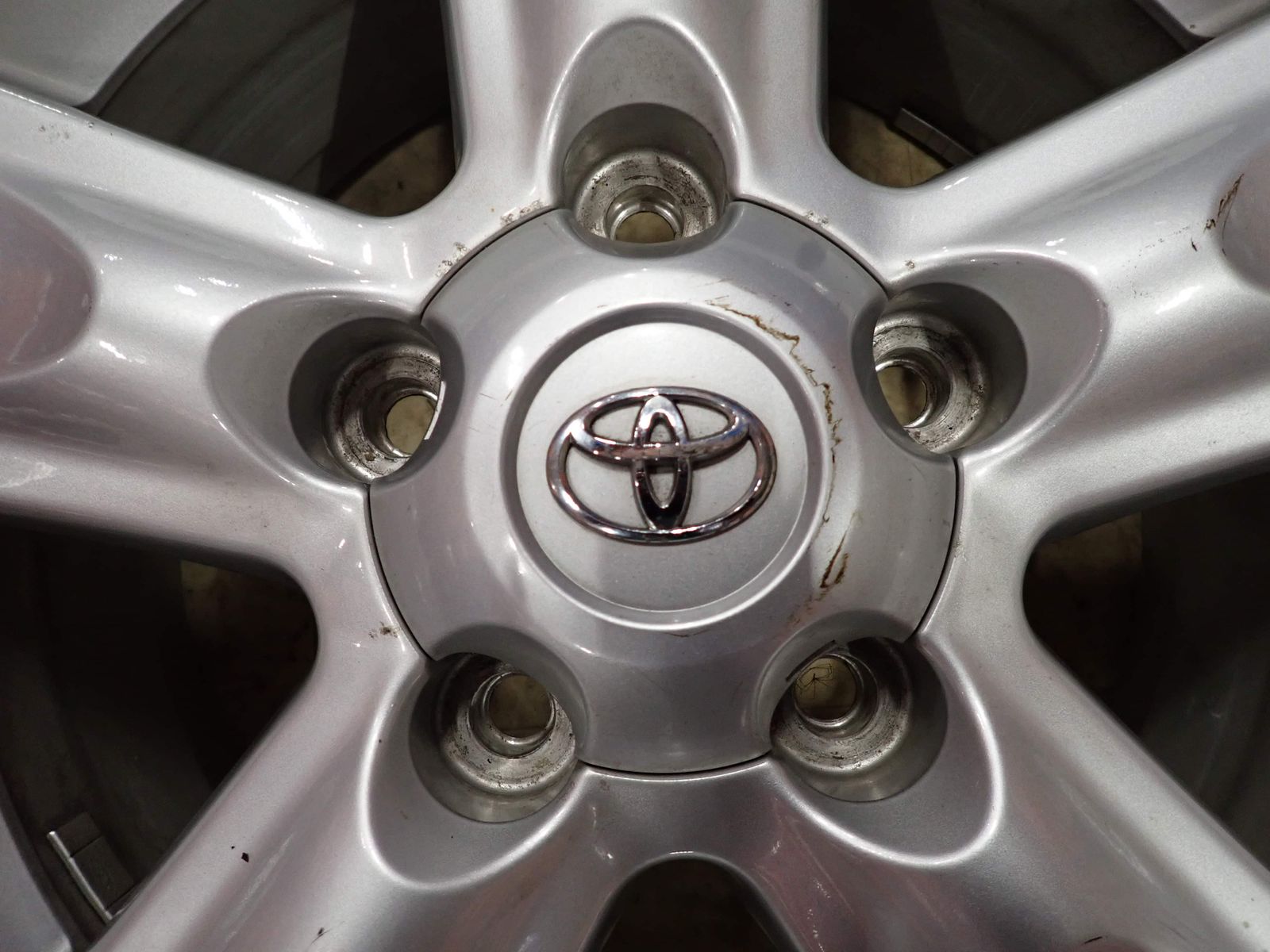 4本SET 会社宛送料無料 18×8J トヨタ ランドクルーザー 200 純正 シルバー アルミ 5穴 PCD 150mm +60 ハブ径110mm 店頭交換OK！ NO,I3918