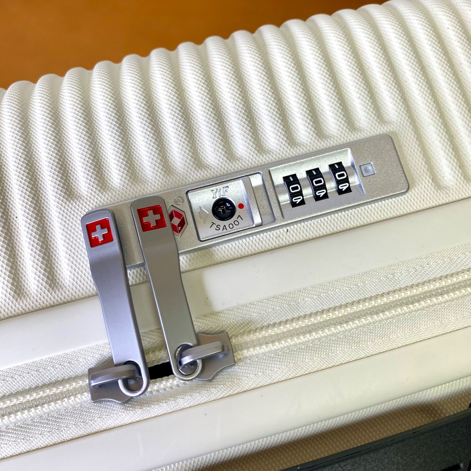 スイスミリタリー スーツケース 20インチ 38.5L 機内持ち込みサイズ SM