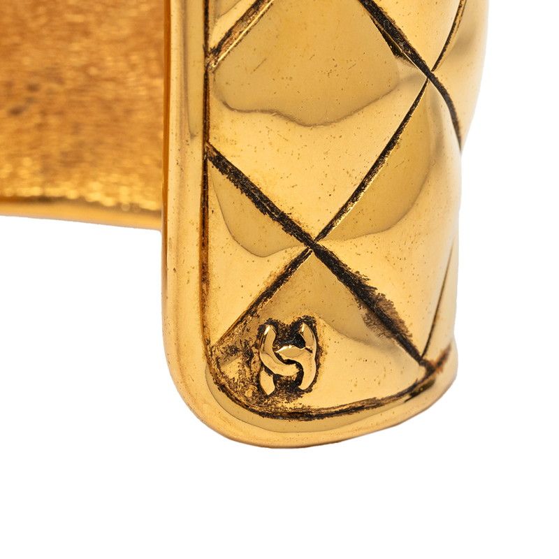 シャネル ココマーク マトラッセ バングル ゴールド メッキ レディース CHANEL【1-0271403】 シャネル ココマーク マトラッセ バングル ゴールド メッキ レディース CHANEL【1-0271403】