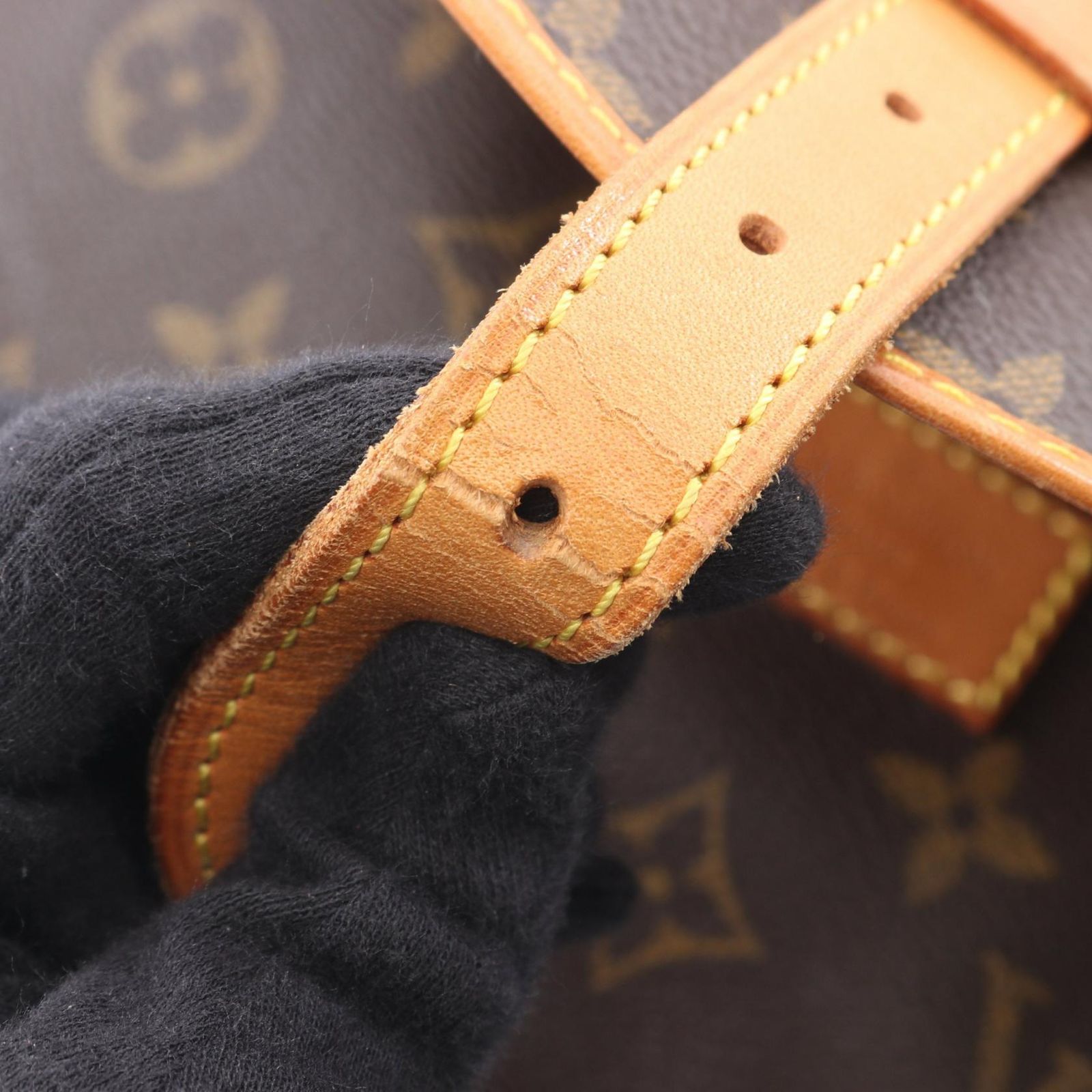 ルイ・ヴィトン LOUIS VUITTON ショルダーバッグ ソミュール30 M42256 PVCコーティングキャンバス レザー ソミュール30 レディース Used B