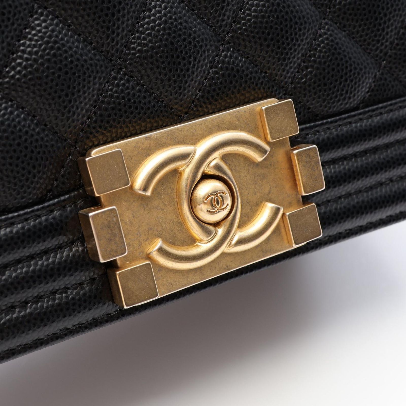 シャネル CHANEL ショルダーバッグ ボーイシャネル スモール A67085 ブラック キャビアスキン(グレインドカーフ) ボーイシャネル スモール チェーンショルダー