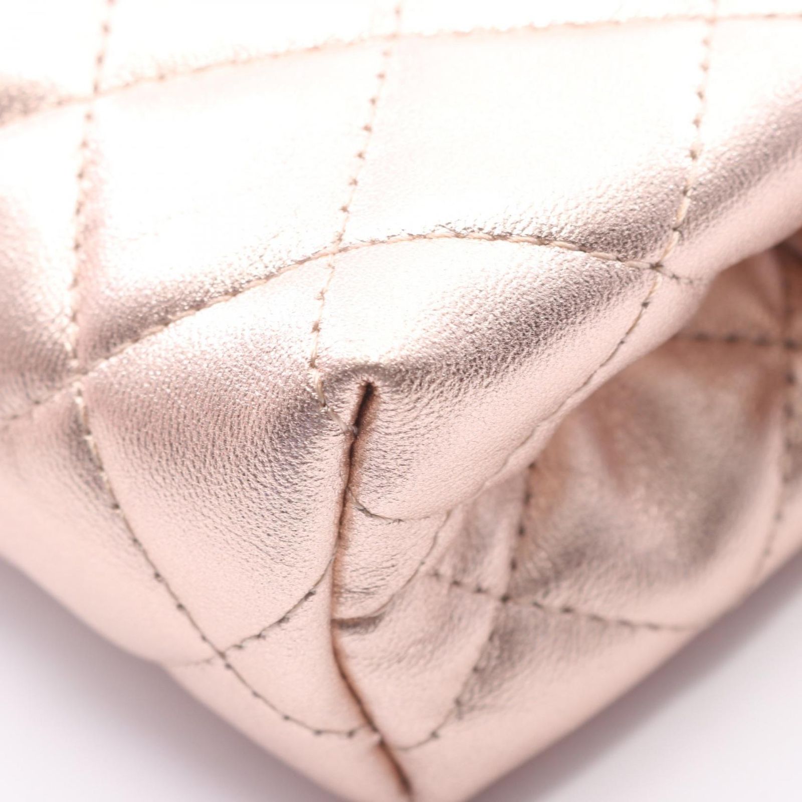 シャネル CHANEL ポーチ マトラッセ メタリック A69259 ローズゴールド ラムスキン(羊革) マトラッセ ポーチ レディース Used A シャネル CHANEL ポーチ マトラッセ メタリック A69259 ローズゴールド ラムスキン(羊革) マトラッセ ポーチ レディース Used A