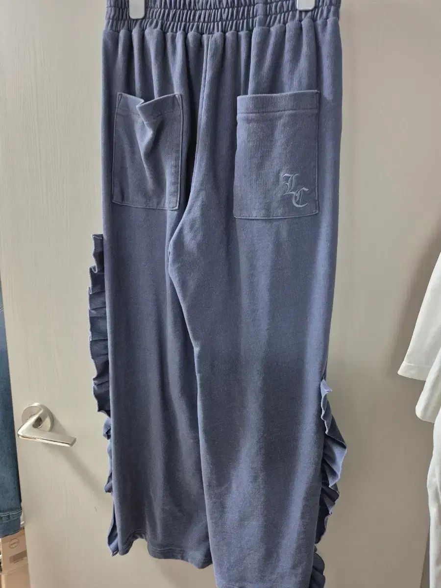 LUCKY CHOUETTE ラッキーシュエトゥ フリル ワイド パンツ ブルー