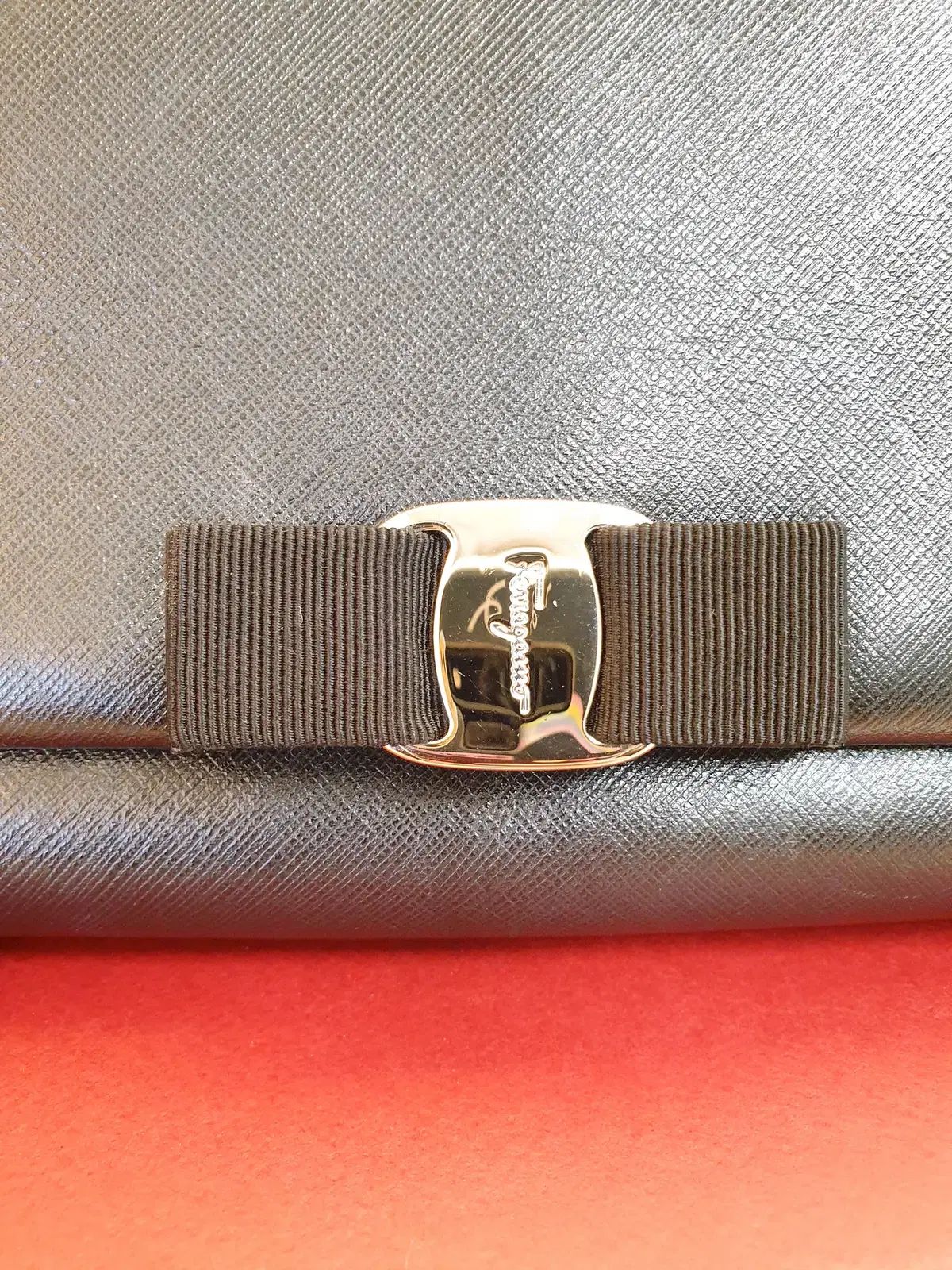 FERRAGAMO フェラガモ ヴァラ ミニバック